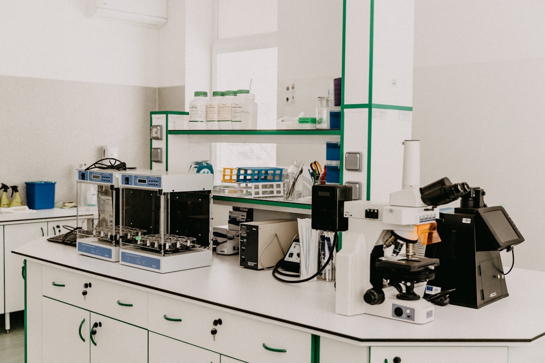 Laboratory environment for sample and quality review